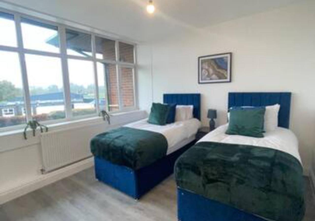 2 Bedroom Apartment - Flitwick - Contractor Friendly - Tourist Ready - Full Kitchen - Wifi - Smart Tv - Sofa Bed - Free Parking - Ideal For Short Or Long Stays エクステリア 写真