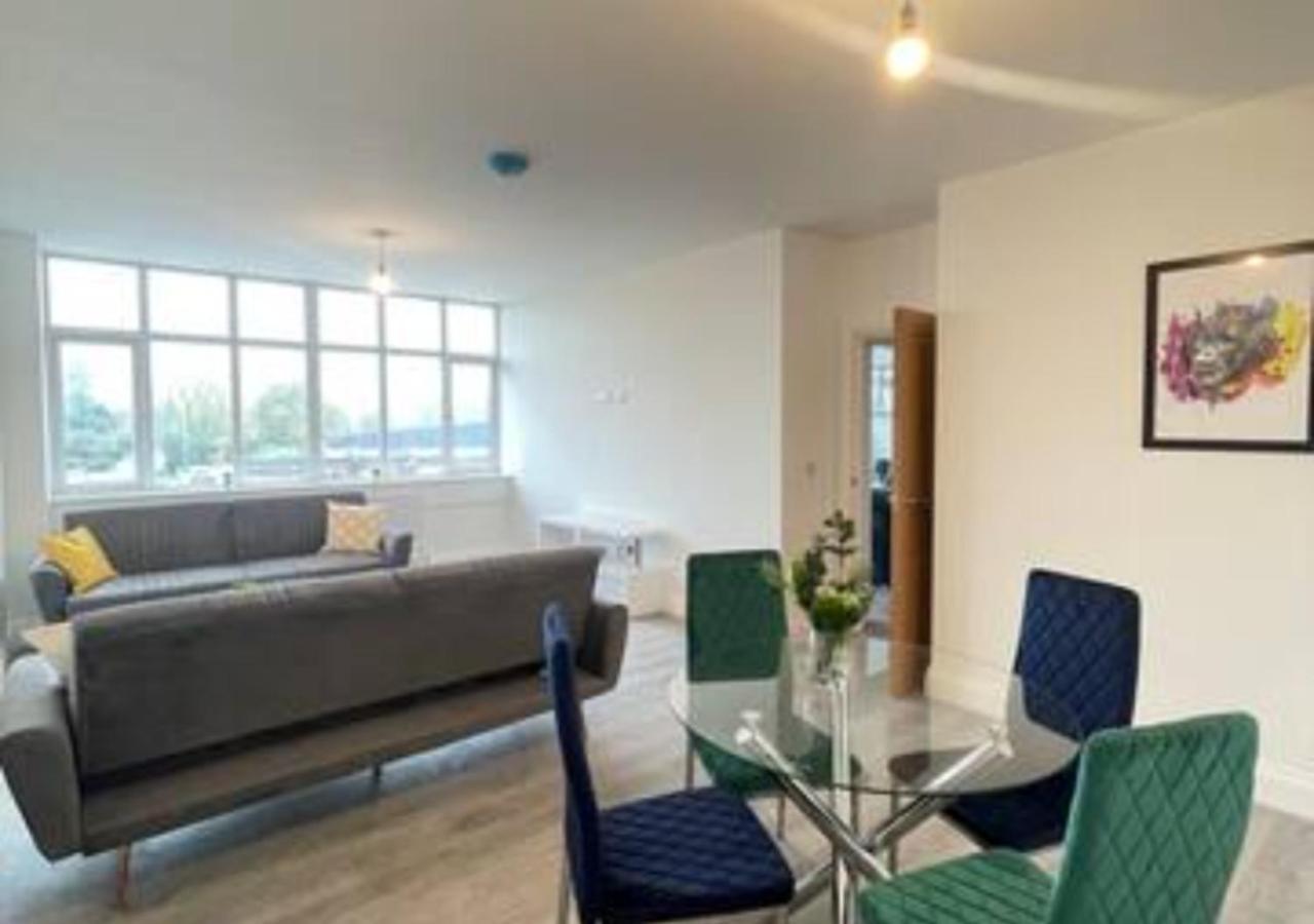 2 Bedroom Apartment - Flitwick - Contractor Friendly - Tourist Ready - Full Kitchen - Wifi - Smart Tv - Sofa Bed - Free Parking - Ideal For Short Or Long Stays エクステリア 写真