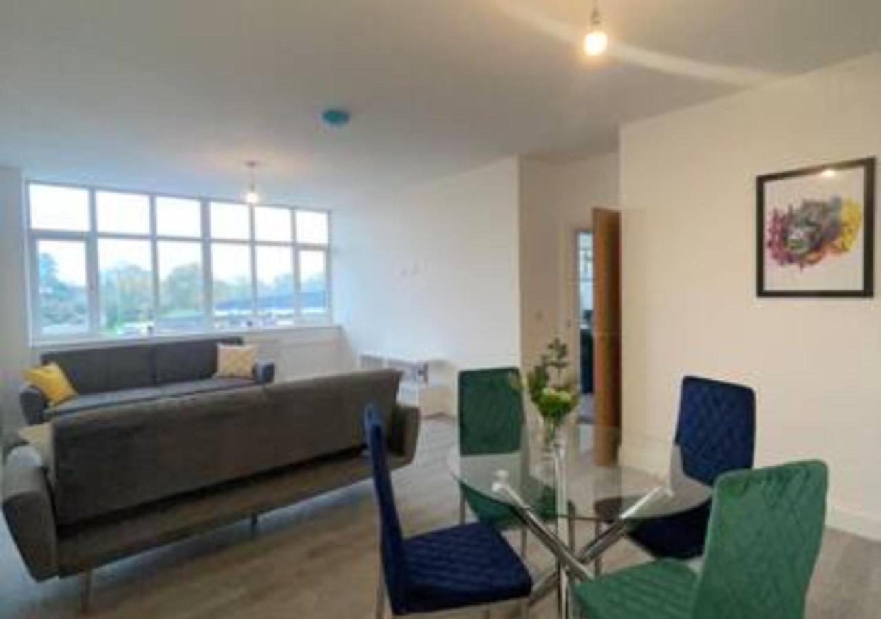2 Bedroom Apartment - Flitwick - Contractor Friendly - Tourist Ready - Full Kitchen - Wifi - Smart Tv - Sofa Bed - Free Parking - Ideal For Short Or Long Stays エクステリア 写真