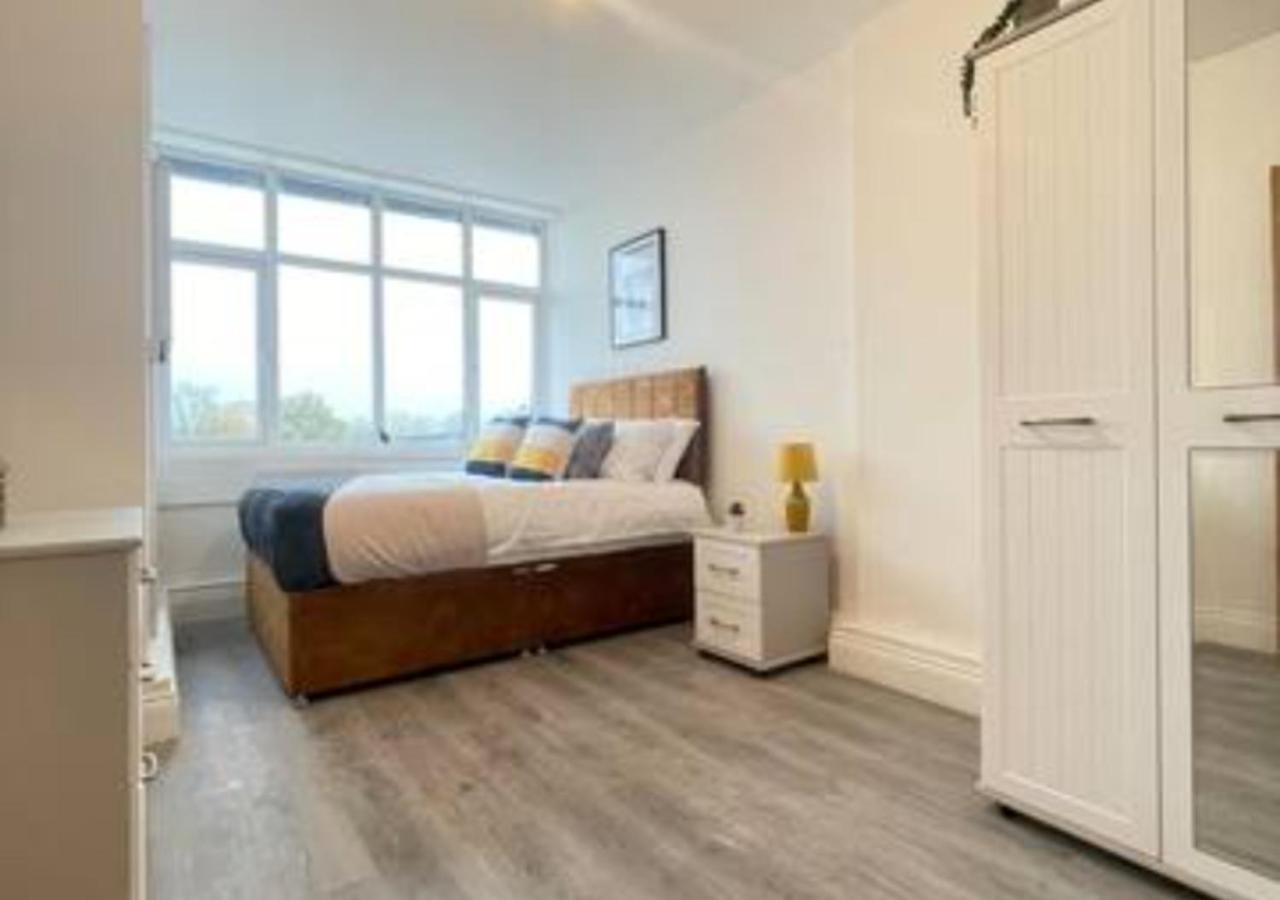 2 Bedroom Apartment - Flitwick - Contractor Friendly - Tourist Ready - Full Kitchen - Wifi - Smart Tv - Sofa Bed - Free Parking - Ideal For Short Or Long Stays エクステリア 写真