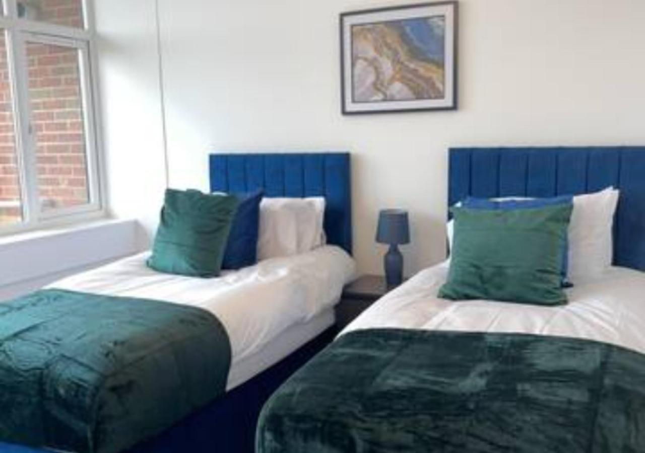 2 Bedroom Apartment - Flitwick - Contractor Friendly - Tourist Ready - Full Kitchen - Wifi - Smart Tv - Sofa Bed - Free Parking - Ideal For Short Or Long Stays エクステリア 写真