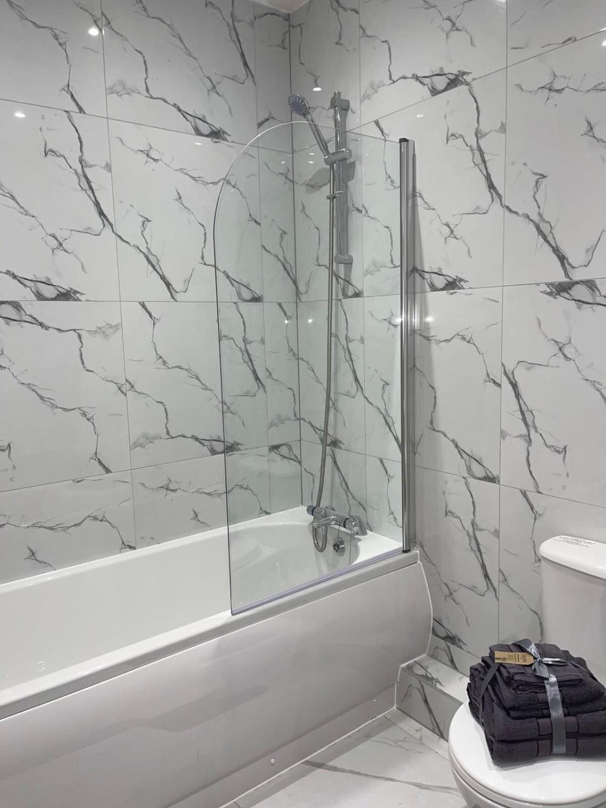 2 Bedroom Apartment - Flitwick - Contractor Friendly - Tourist Ready - Full Kitchen - Wifi - Smart Tv - Sofa Bed - Free Parking - Ideal For Short Or Long Stays エクステリア 写真
