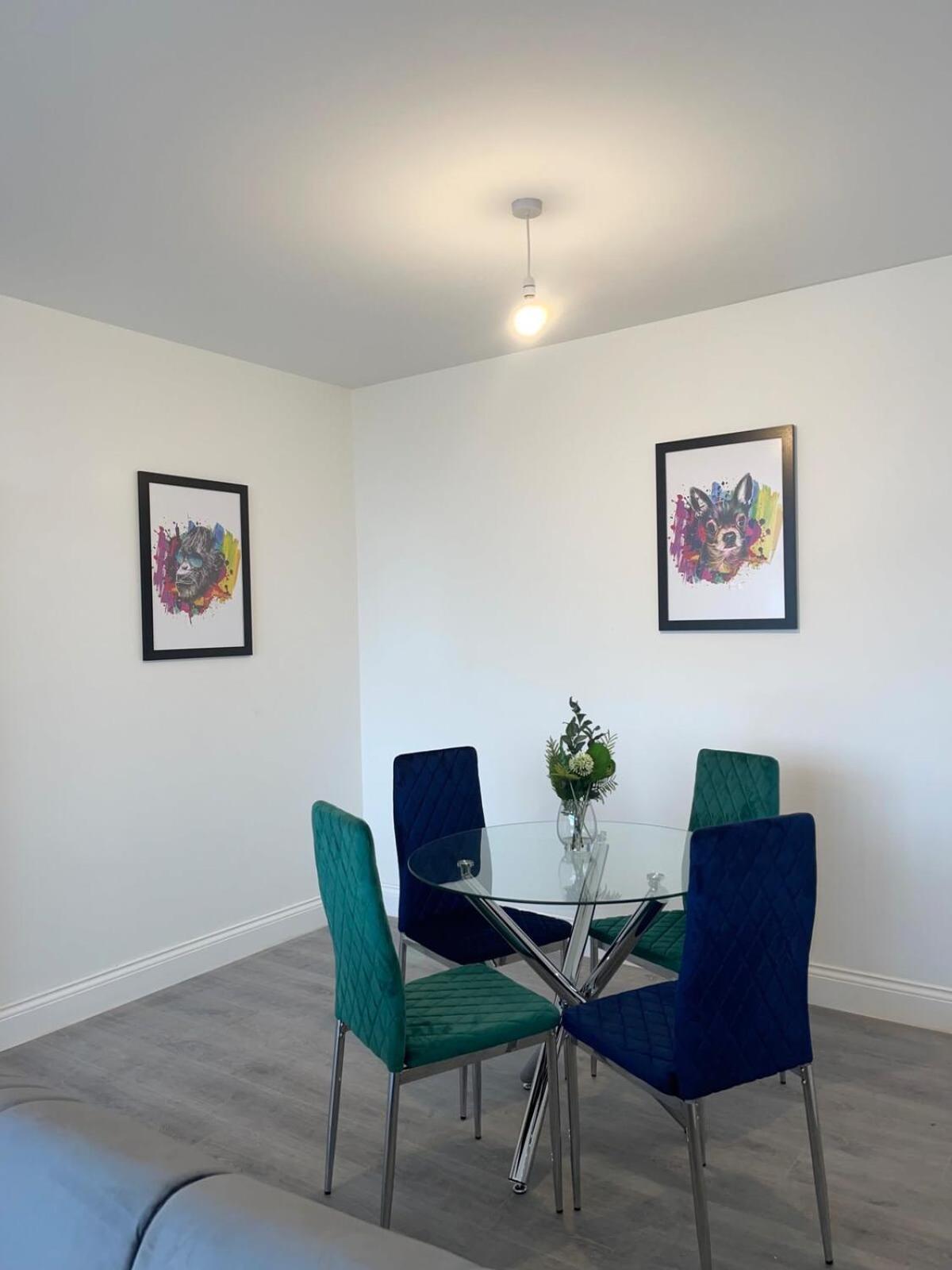 2 Bedroom Apartment - Flitwick - Contractor Friendly - Tourist Ready - Full Kitchen - Wifi - Smart Tv - Sofa Bed - Free Parking - Ideal For Short Or Long Stays エクステリア 写真