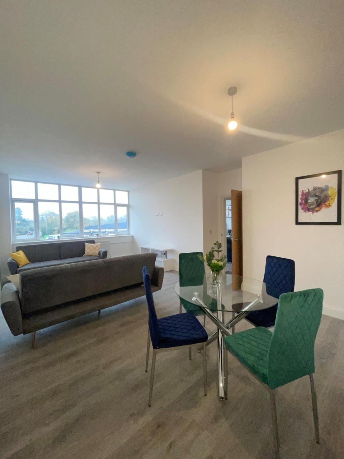 2 Bedroom Apartment - Flitwick - Contractor Friendly - Tourist Ready - Full Kitchen - Wifi - Smart Tv - Sofa Bed - Free Parking - Ideal For Short Or Long Stays エクステリア 写真
