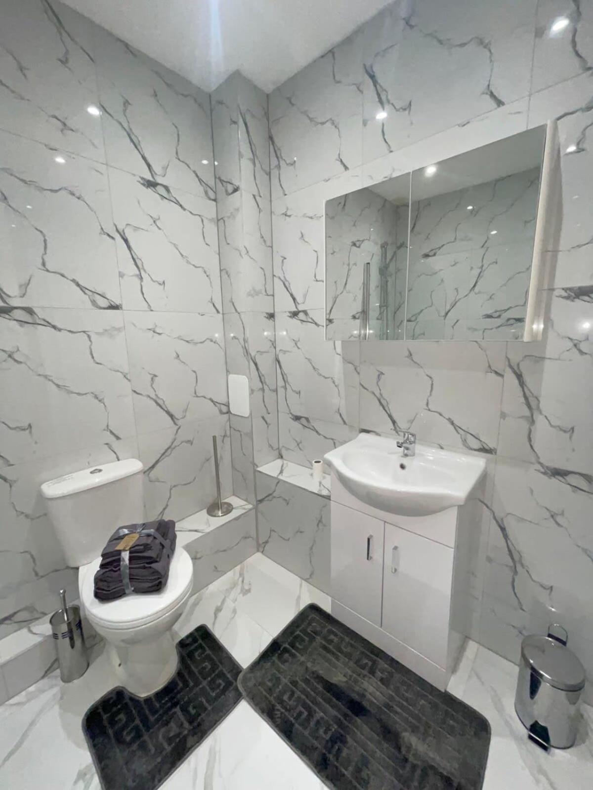 2 Bedroom Apartment - Flitwick - Contractor Friendly - Tourist Ready - Full Kitchen - Wifi - Smart Tv - Sofa Bed - Free Parking - Ideal For Short Or Long Stays エクステリア 写真