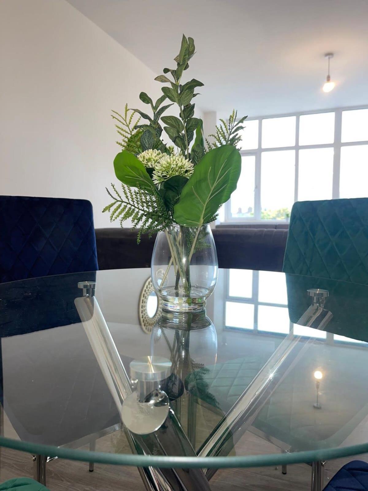 2 Bedroom Apartment - Flitwick - Contractor Friendly - Tourist Ready - Full Kitchen - Wifi - Smart Tv - Sofa Bed - Free Parking - Ideal For Short Or Long Stays エクステリア 写真