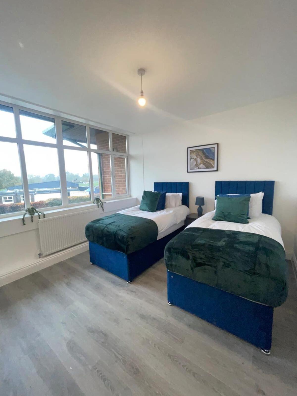 2 Bedroom Apartment - Flitwick - Contractor Friendly - Tourist Ready - Full Kitchen - Wifi - Smart Tv - Sofa Bed - Free Parking - Ideal For Short Or Long Stays エクステリア 写真