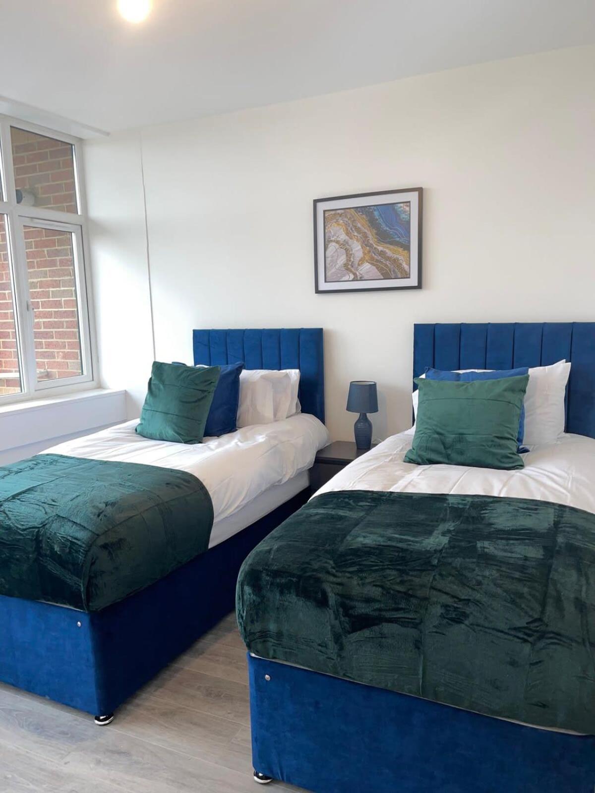 2 Bedroom Apartment - Flitwick - Contractor Friendly - Tourist Ready - Full Kitchen - Wifi - Smart Tv - Sofa Bed - Free Parking - Ideal For Short Or Long Stays エクステリア 写真